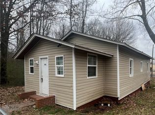 910 Maple St, Hopewell, VA 23860