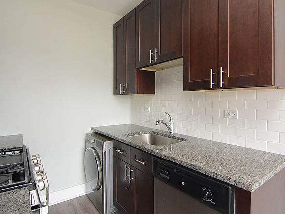 3rd image of 725 Johnston Dr #21