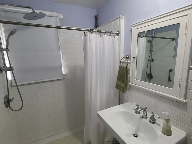 370 Rockingham St — Photo 11