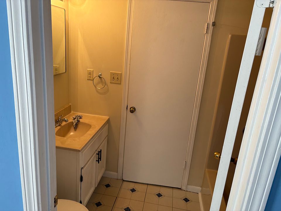 1st image of 624 Franklin Blvd