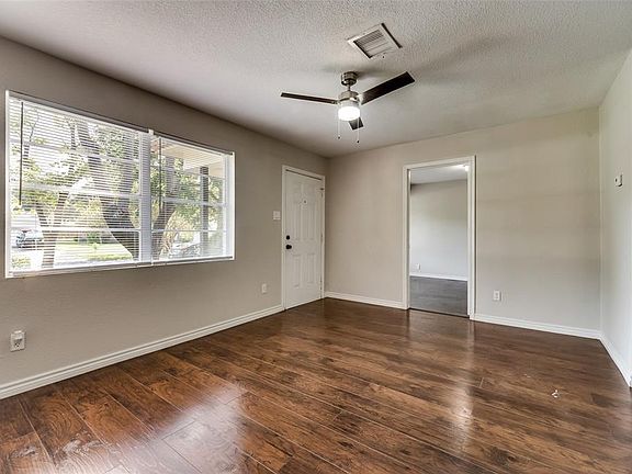 3rd image of 4856 Salem Dr