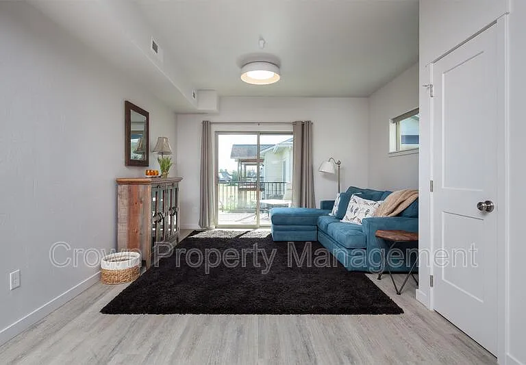 207 Sawyer Ln #D — Photo 4
