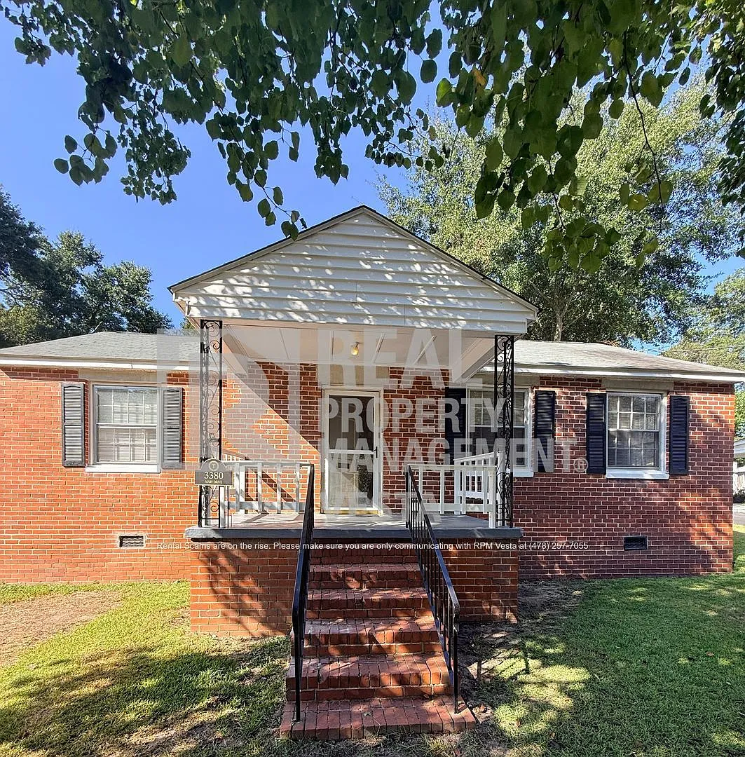 4 bed, 2.0 bath, 1250 sqft, $1,200 — Photo 1