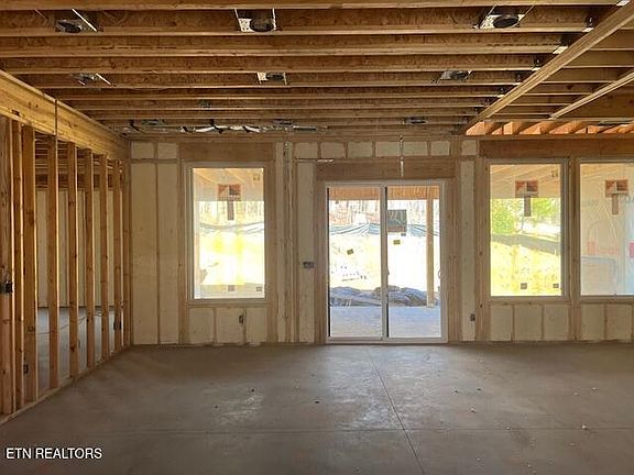 3rd image of 320 Oostanali Cir