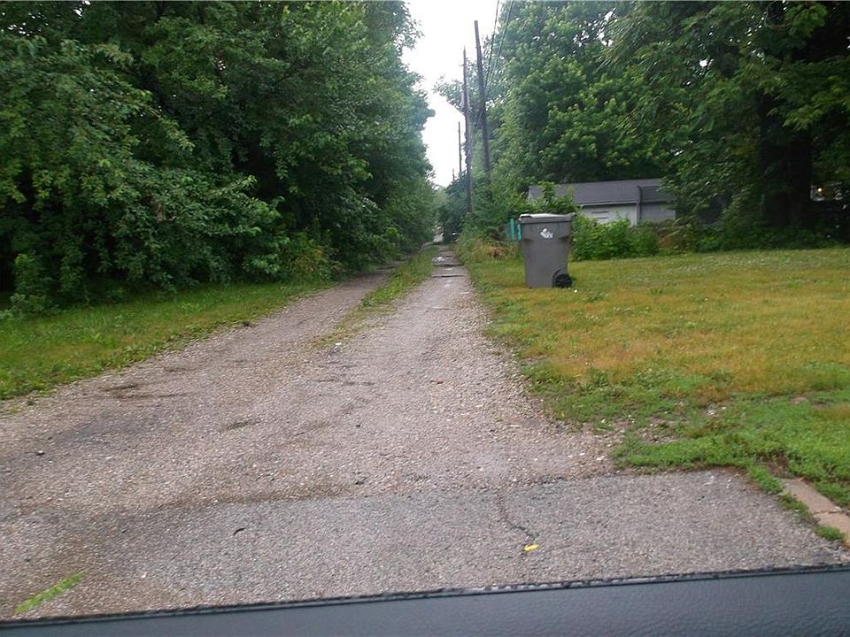 2nd image of 1142 W 27th St