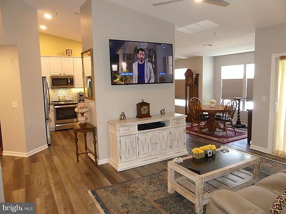 4th image of 307J Willrich Cir #307J