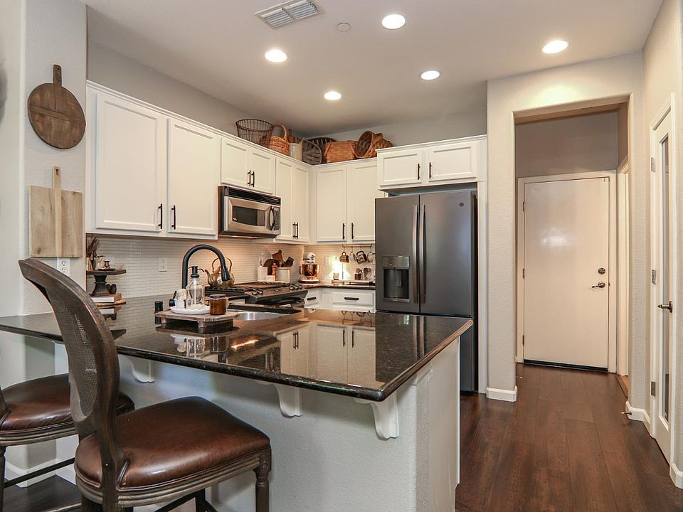 1st image of 304 Dante Cir
