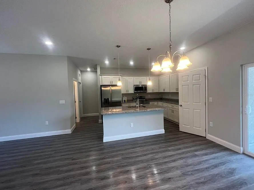 4 bed, 2.5 bath, 1551 sqft, $2,000 — Photo 3