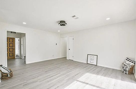 5th image of 2821 3rd Ave N