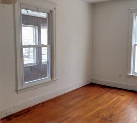 5th image of 125B E 9th St