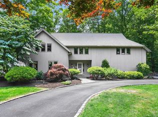 35 Downesbury Ct, Ridgefield, CT 06877