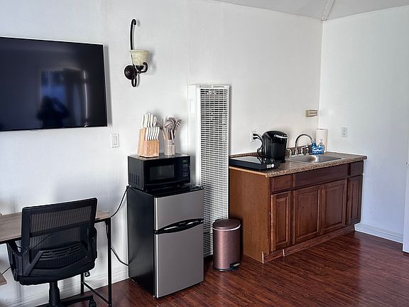 4th image of 12418 Idaho Ave #Adu