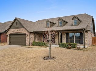 1910 Roman St, Bartlesville, OK 74006