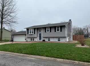 24 Cove Dr, Brighton, IL 62012