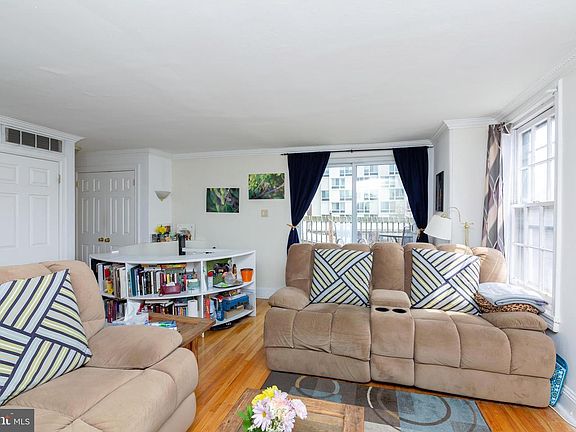 4th image of 704 S Washington Sq #3RR