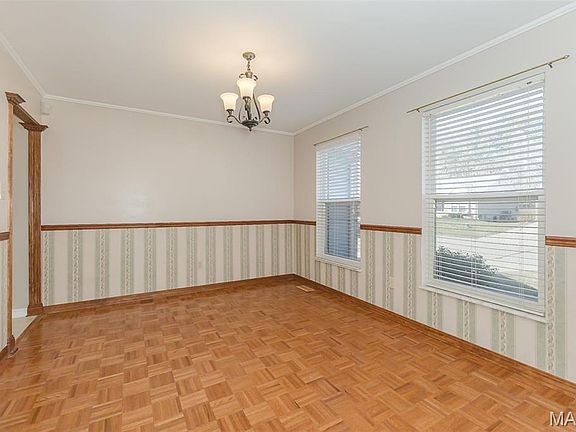 5th image of 611 Bennington Dr