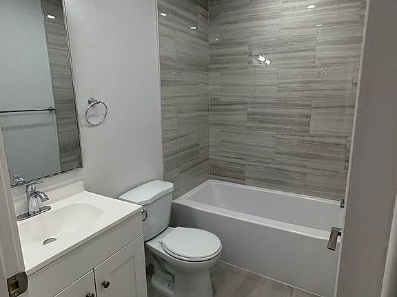 5th image of 557 Crawford St