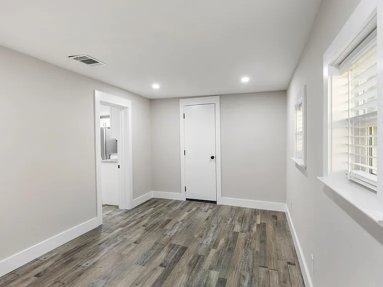 Dining room/Mud room/Bonus room/Bedroom off Kitchen and Garage