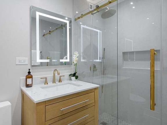 3rd image of 1255 N Clark St #1707