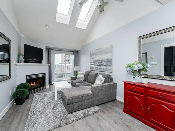 3939 Hastings St #403, Burnaby, BC V5C 2H8