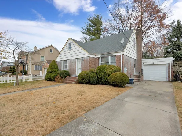 137 Strattford Road, New Hyde Park, NY 11040