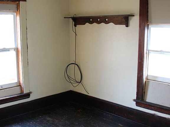 5th image of 4012 Todd Ave