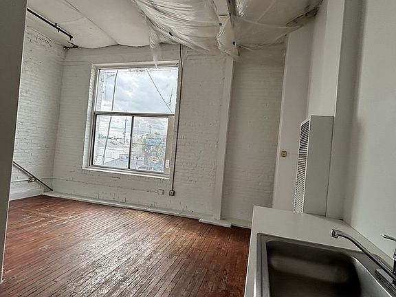 5th image of 326 S Hewitt St APT 18