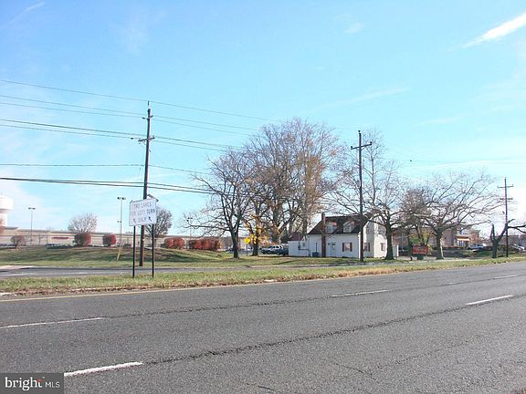 5th image of 2704 Mount Holly Rd