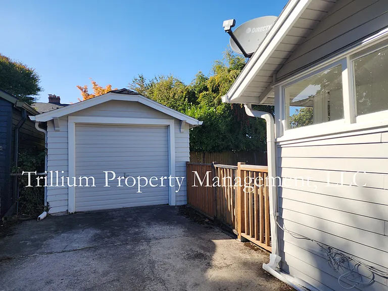 6425 N Curtis Ave — Photo 22