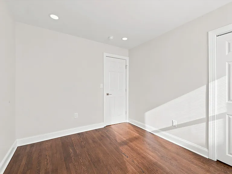 204 Harding Ave — Photo 15