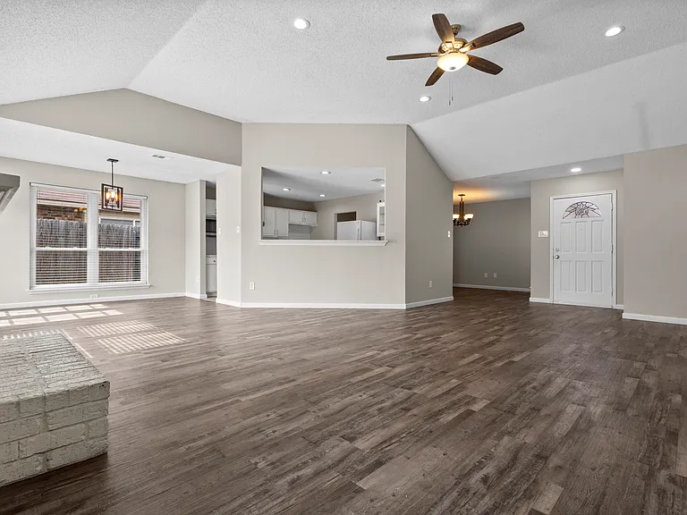 2847 Red Oak Dr — Photo 4