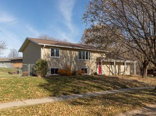 4211 Manor View Dr NW, Rochester, MN 55901