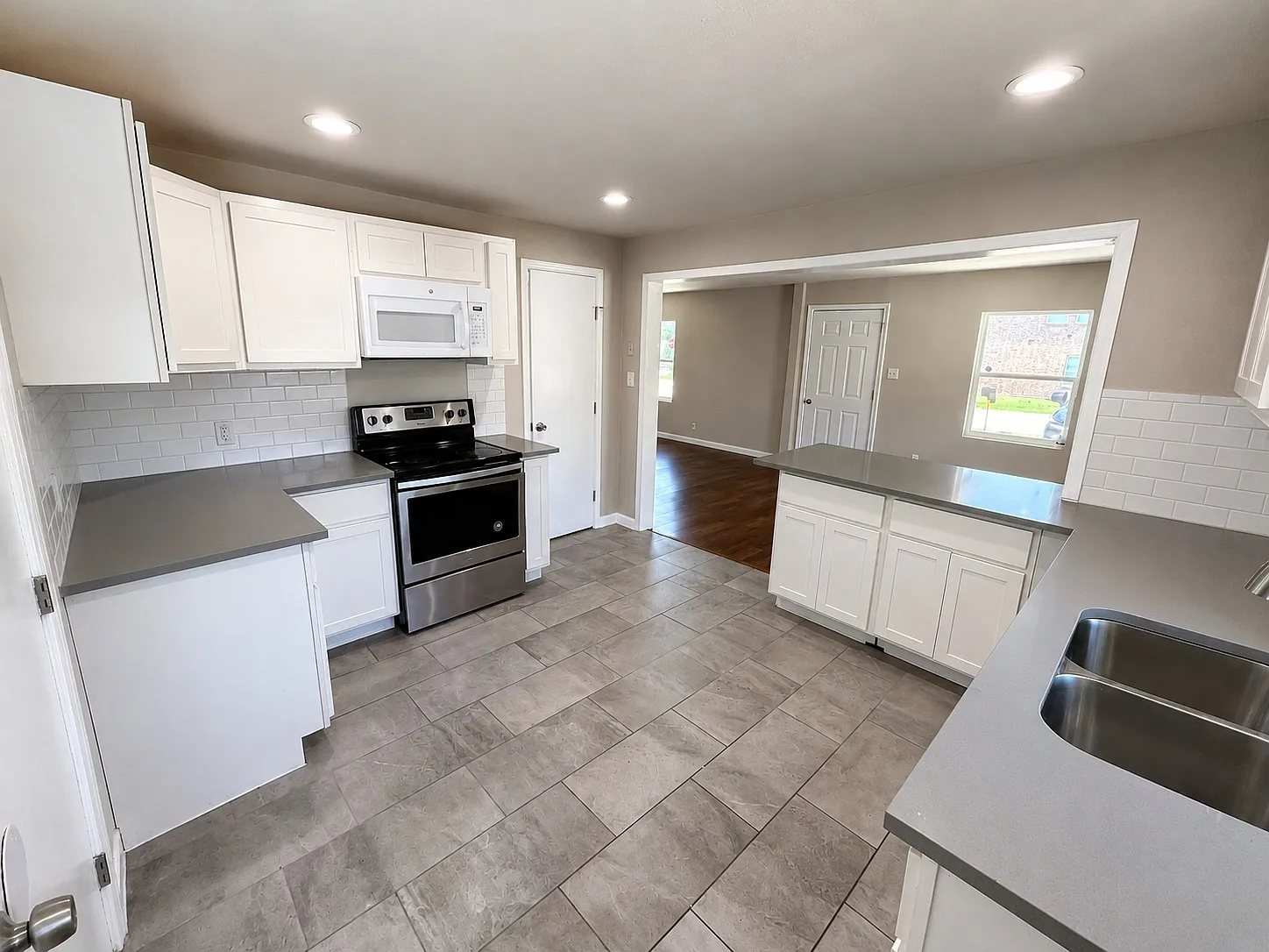 4 bed, 2624 sqft, $2,250 — Photo 4