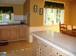 5 Oak Ct, Stratford, NJ 08084