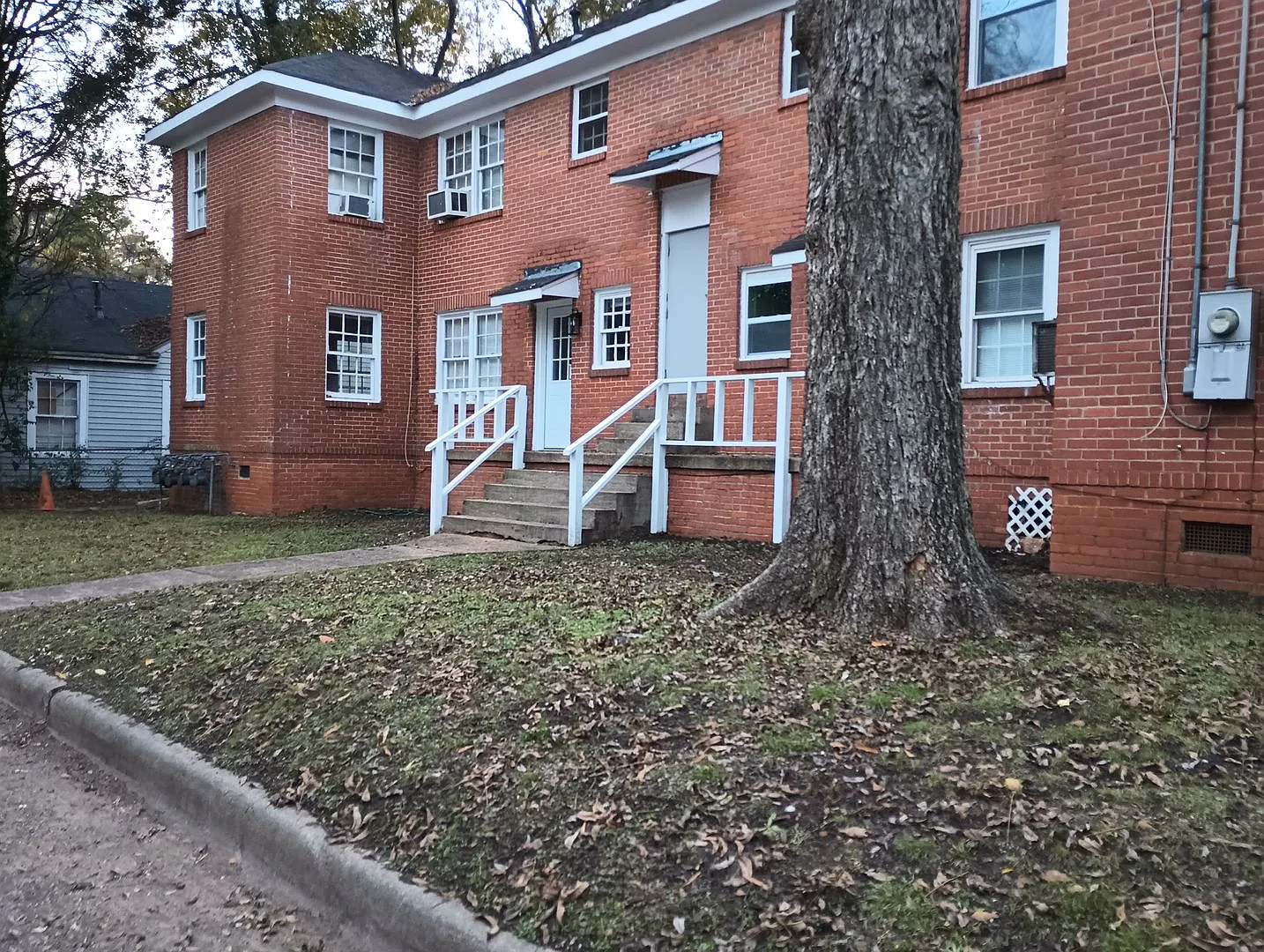 Winona Avenue Units A-F — Photo 2