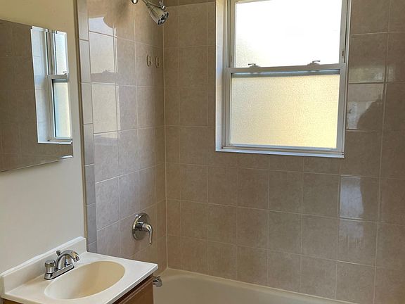 2nd image of 2623 W Farragut Ave APT 3B
