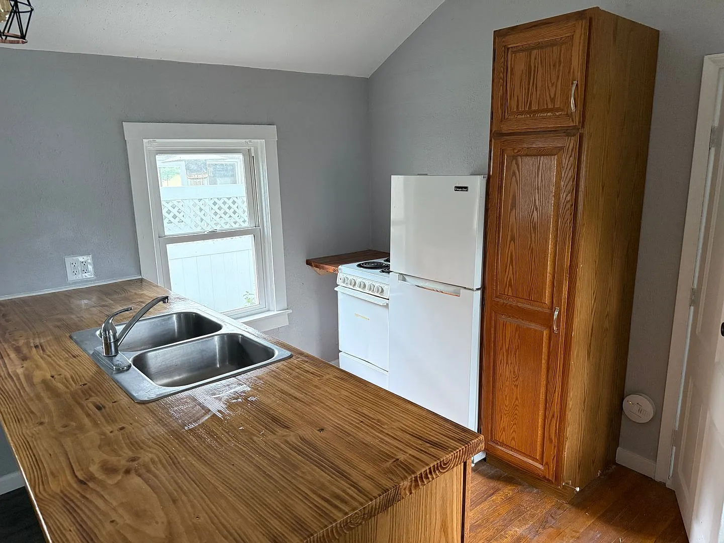 Southside 2 bedroom home — Photo 3