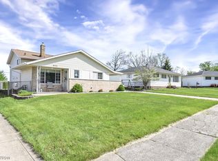 8702 Cambridge Dr, Parma, OH 44129
