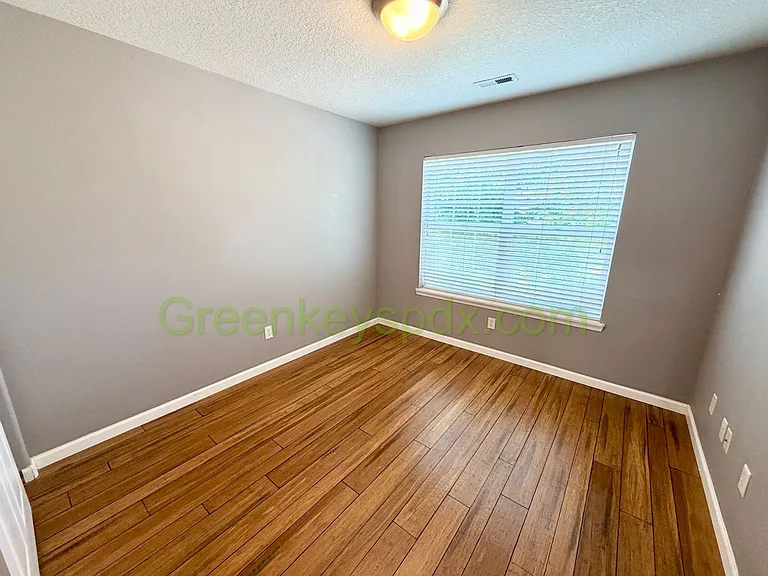 936 SE Elina Ave — Photo 13