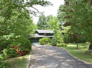 1833 Crown Dr, Oshkosh, WI 54904