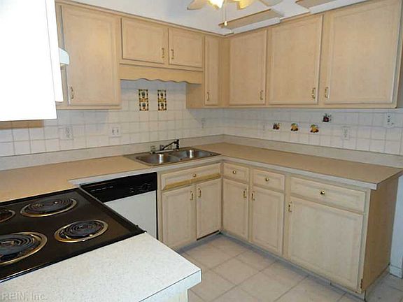 3rd image of 143 Whitewater Dr