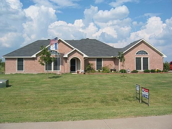 Country living at its best!!!  1740 sq. ft. on one acre