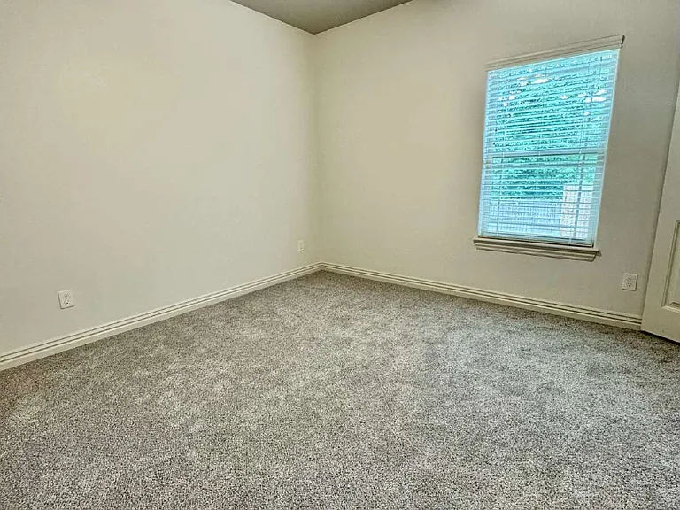 1300 Hickory St — Photo 16