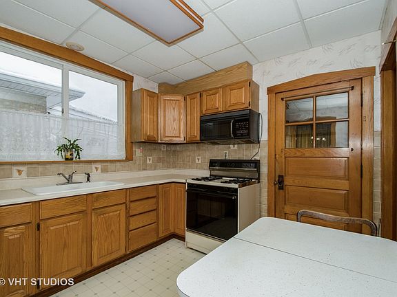 4th image of 6225 N Natoma Ave