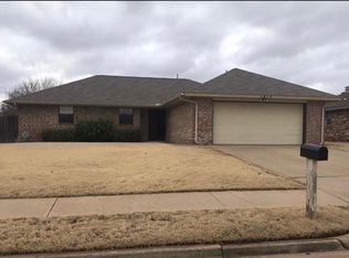 1813 Briarhill St, Moore, OK 73160