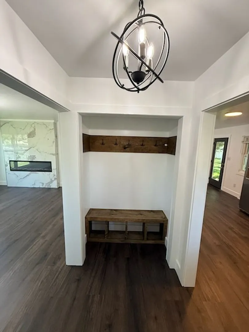 135 Grandview Ave- Ultimate Retro Luxury on Grandview Avenue Body: — Photo 4