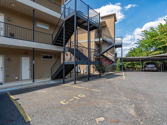 2nd image of 117 Lookout Pt APT C10