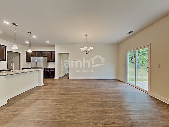 5th image of 154 Lindridge Dr