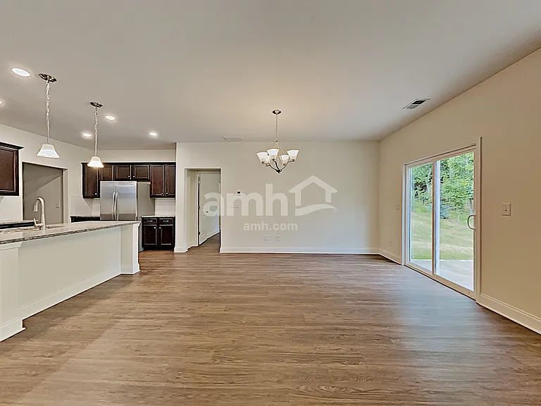 154 Lindridge Dr — Photo 5