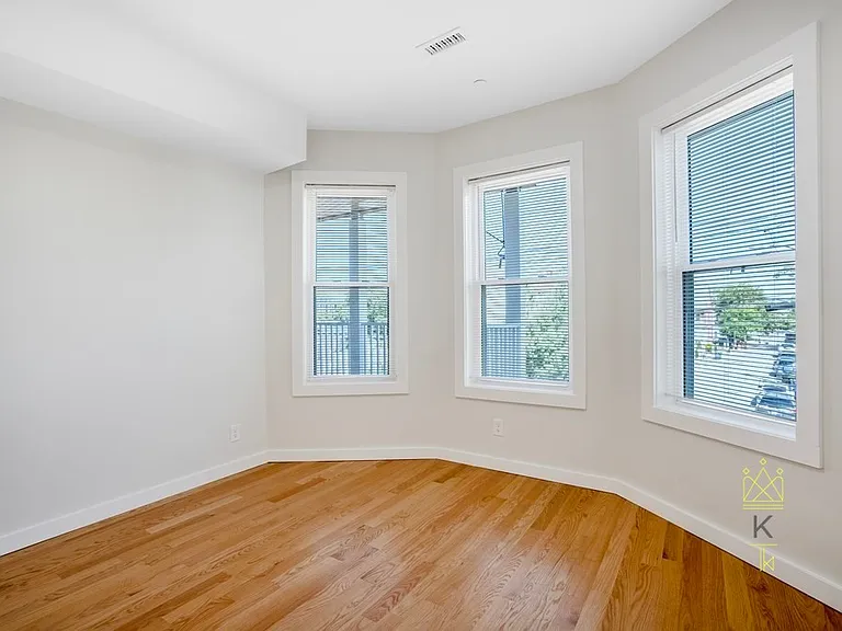 27 Linden St #1 — Photo 14